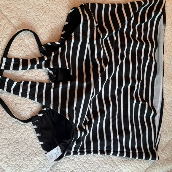 a new day Black and White Striped TANKINI TOP - Picture 3 of 3